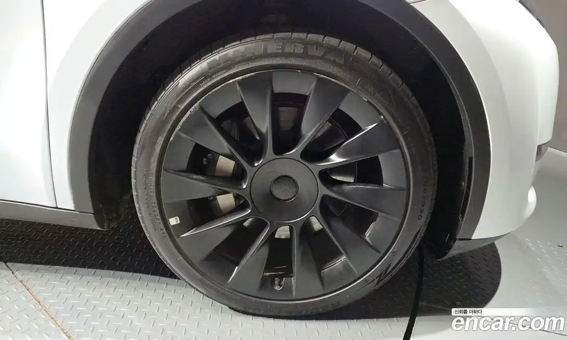 Tesla Model Y 2023 0.2 гидро в Москве № 766614, фото 5