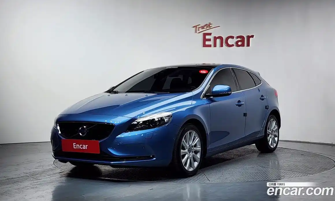 Volvo V40 2015 2.0 гидро в Москве № 823966, фото 1