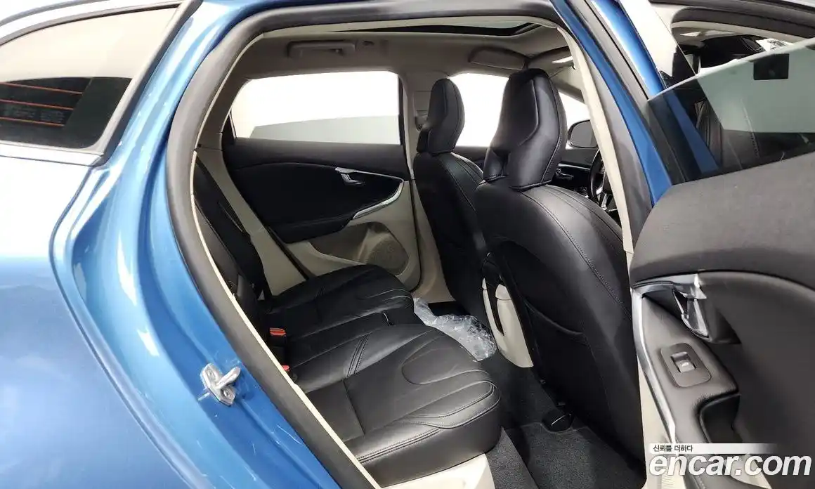 Volvo V40 2015 2.0 гидро в Москве № 823966, фото 12