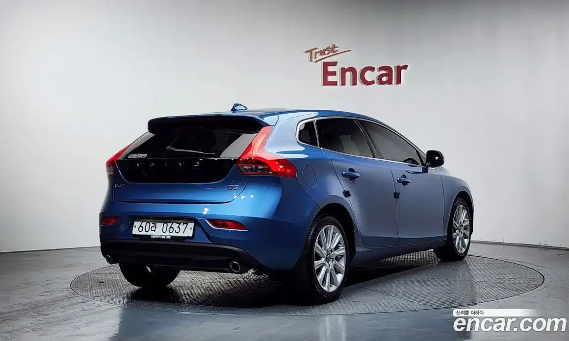Volvo V40 2015 2.0 гидро в Москве № 823966, фото 2
