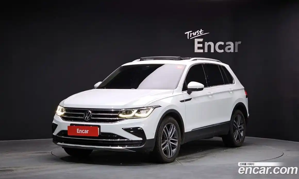 Volkswagen Tiguan 2023 2.0 гидро в Москве № 826100, фото 1