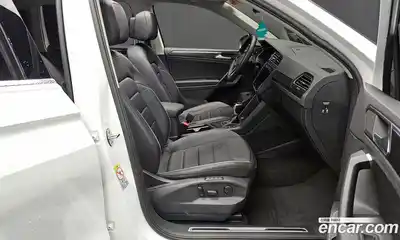 Volkswagen Tiguan 2023 2.0 гидро в Москве № 826100, миниатюра 11