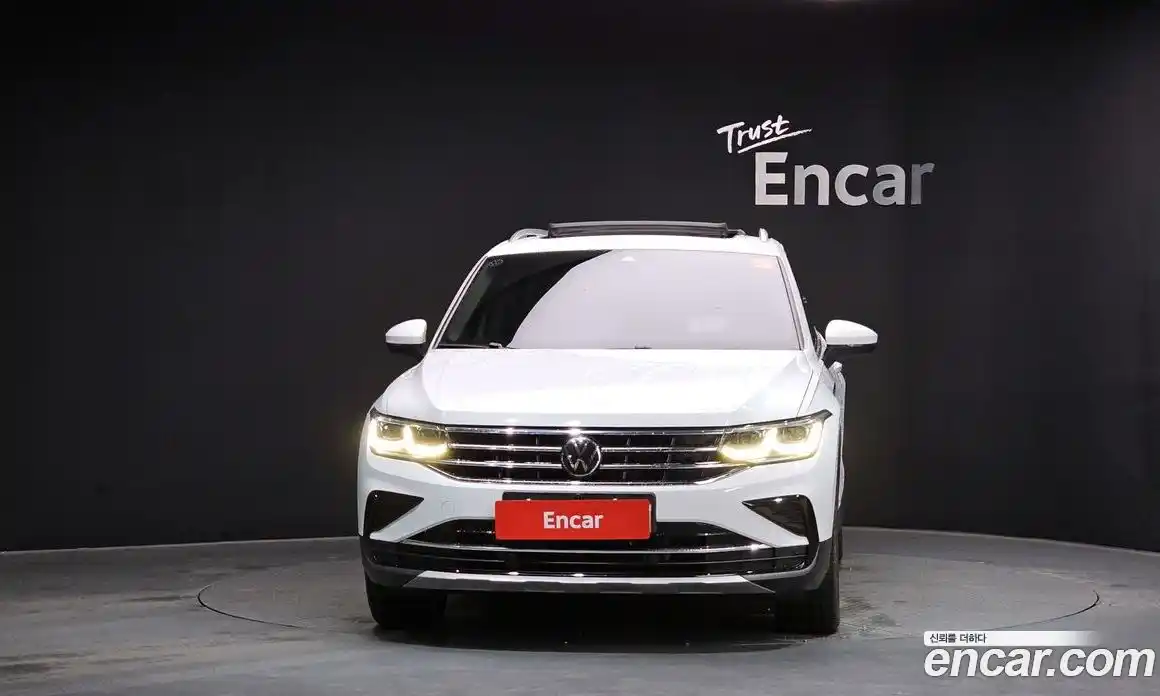 Volkswagen Tiguan 2023 2.0 гидро в Москве № 826100, фото 3