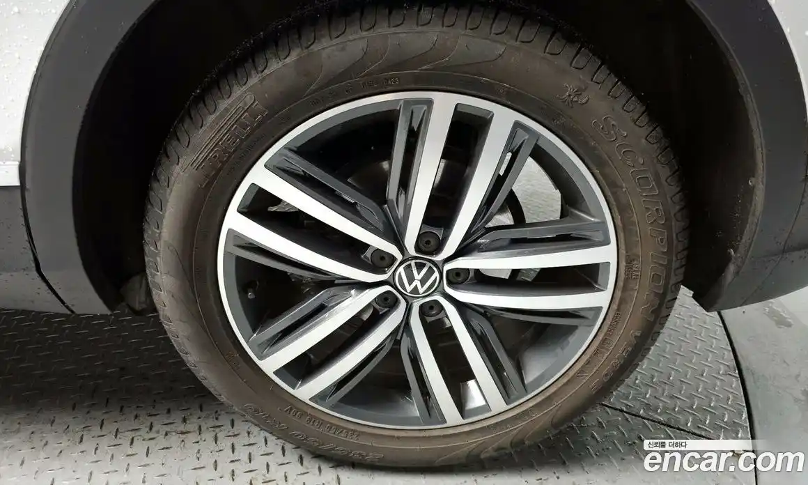 Volkswagen Tiguan 2023 2.0 гидро в Москве № 826100, фото 5