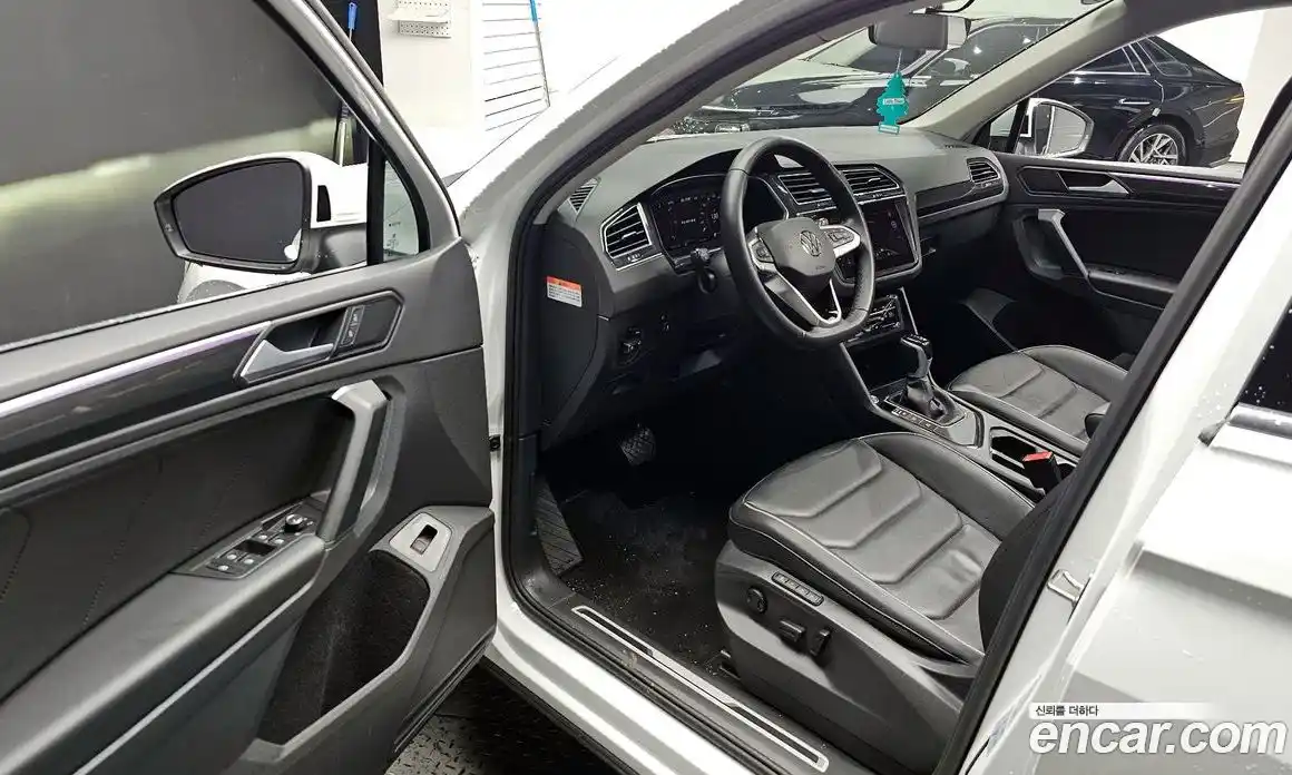 Volkswagen Tiguan 2023 2.0 гидро в Москве № 826100, фото 10