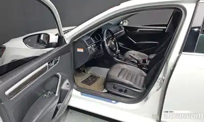 Volkswagen Passat 2018 2.0 гидро в Москве № 862342, миниатюра 10