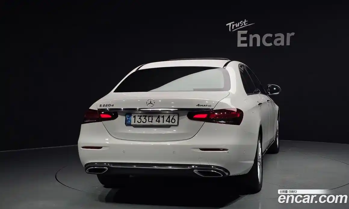 Mercedes-Benz E-Class 2023 1.9 гидро в Москве, фото 4