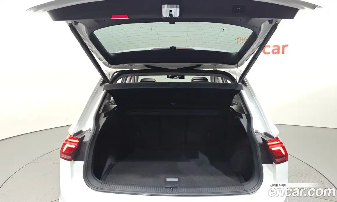 Volkswagen Tiguan 2021 2.0 гидро в Москве № 168905, фото 20