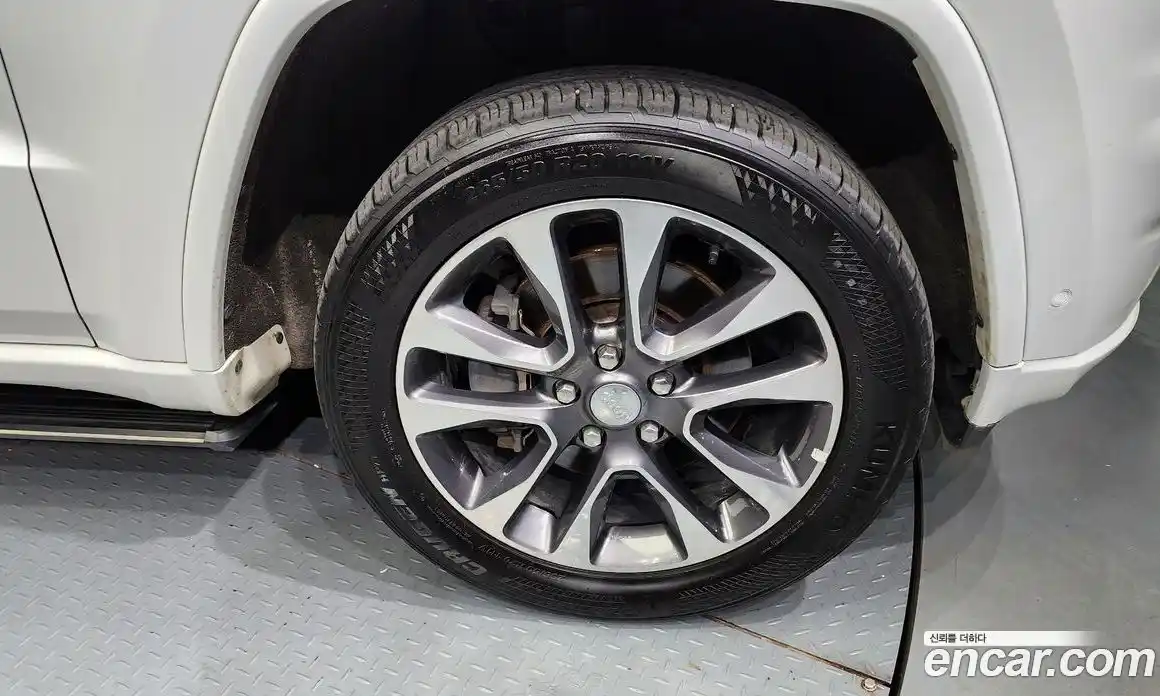 Jeep Cherokee 2018 3.0 гидро в Москве № 169909, фото 5