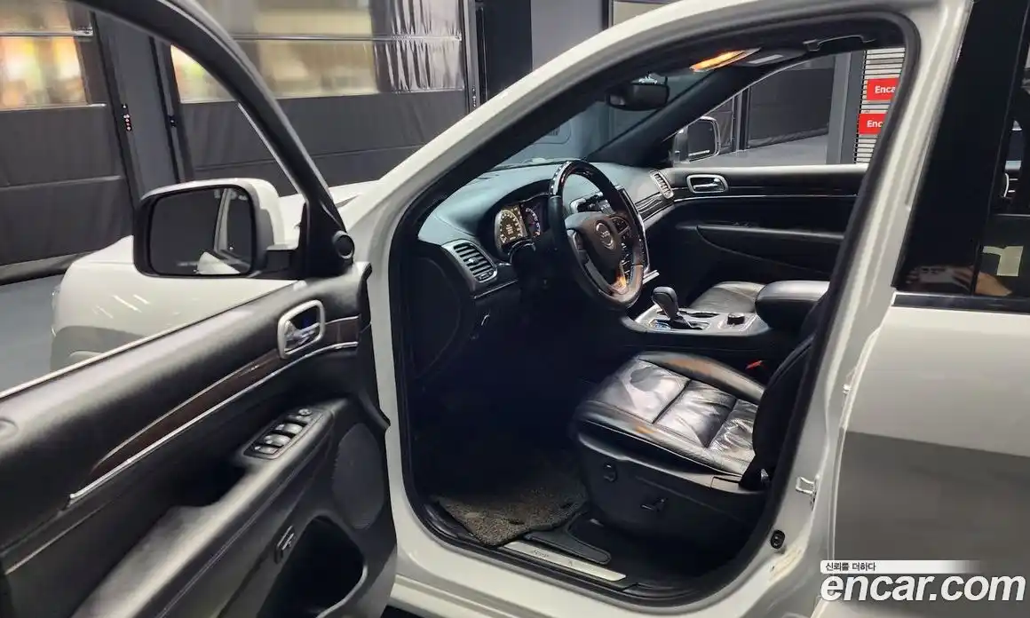 Jeep Cherokee 2018 3.0 гидро в Москве № 169909, фото 10