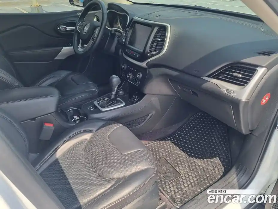 Jeep Cherokee 2017 2.2 гидро в Москве № 170086, фото 15