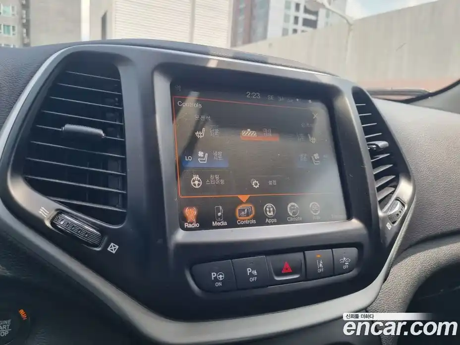 Jeep Cherokee 2017 2.2 гидро в Москве № 170086, фото 8
