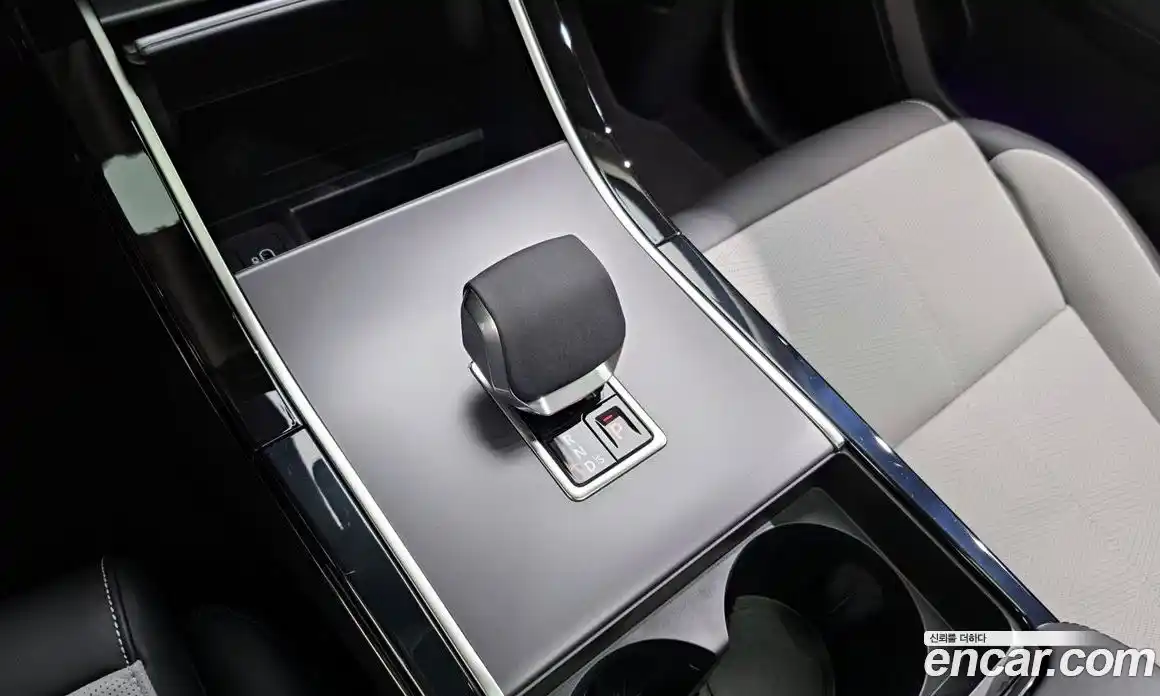 Land Rover Range-Rover Velar 2025 3.0 гидро в Москве, фото 18