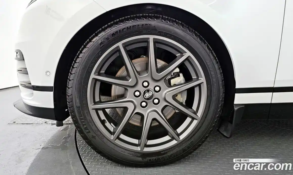 Land Rover Range-Rover Velar 2025 3.0 гидро в Москве, фото 9