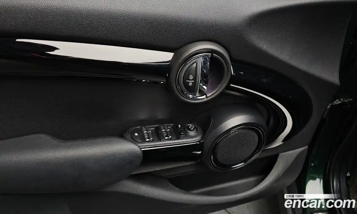 Mini Cooper 2017 1.5 гидро в Москве № 198322, фото 17