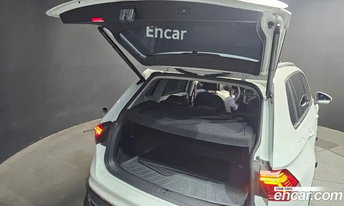 Volkswagen Tiguan 2022 2.0 гидро в Москве № 199014, фото 20