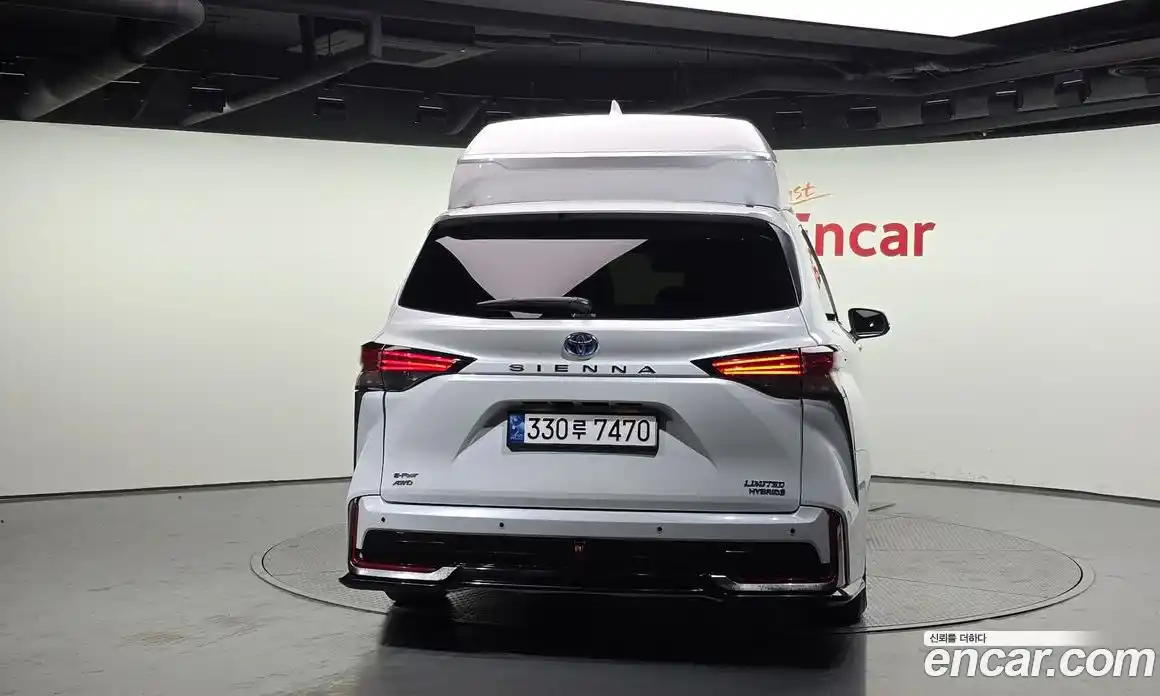 Toyota Sienna 2023 2.5 гидро в Москве № 199574, фото 4