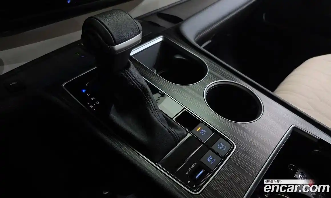 Toyota Sienna 2023 2.5 гидро в Москве № 199574, фото 9