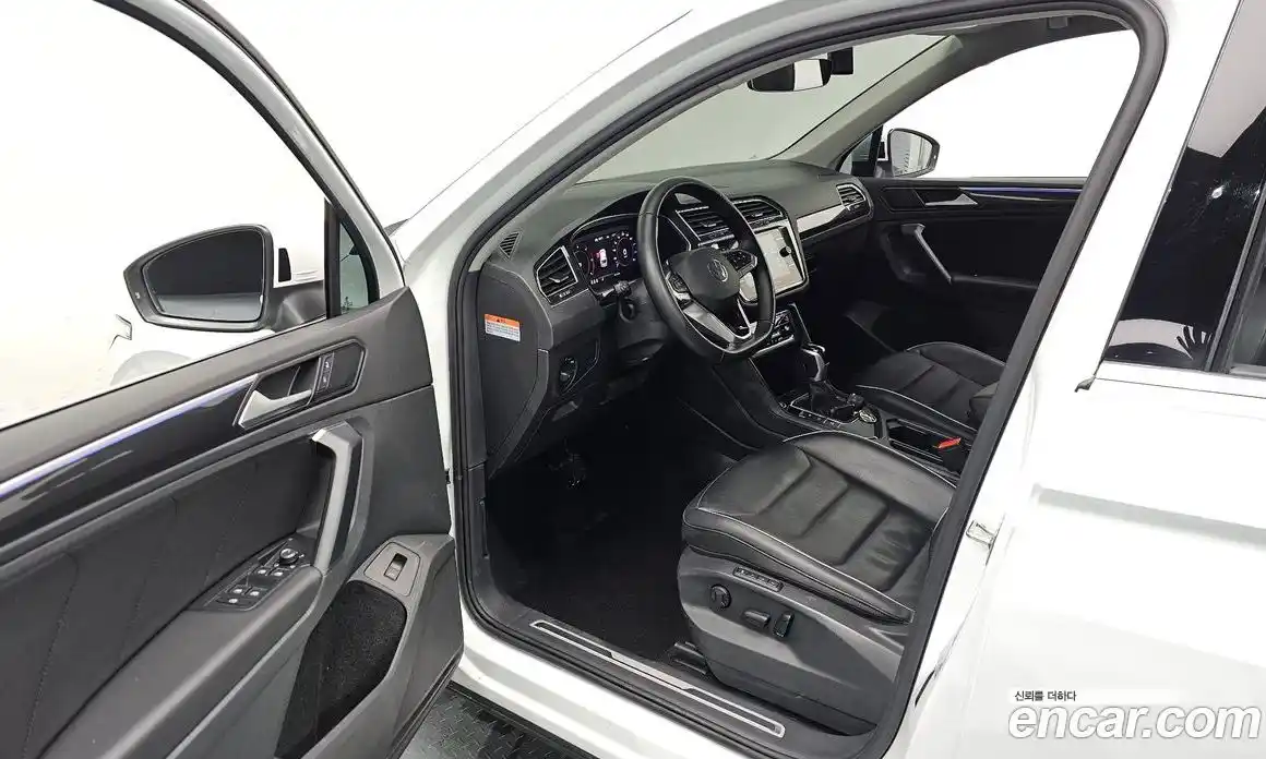 Volkswagen Tiguan 2023 2.0 гидро в Москве № 215074, фото 11