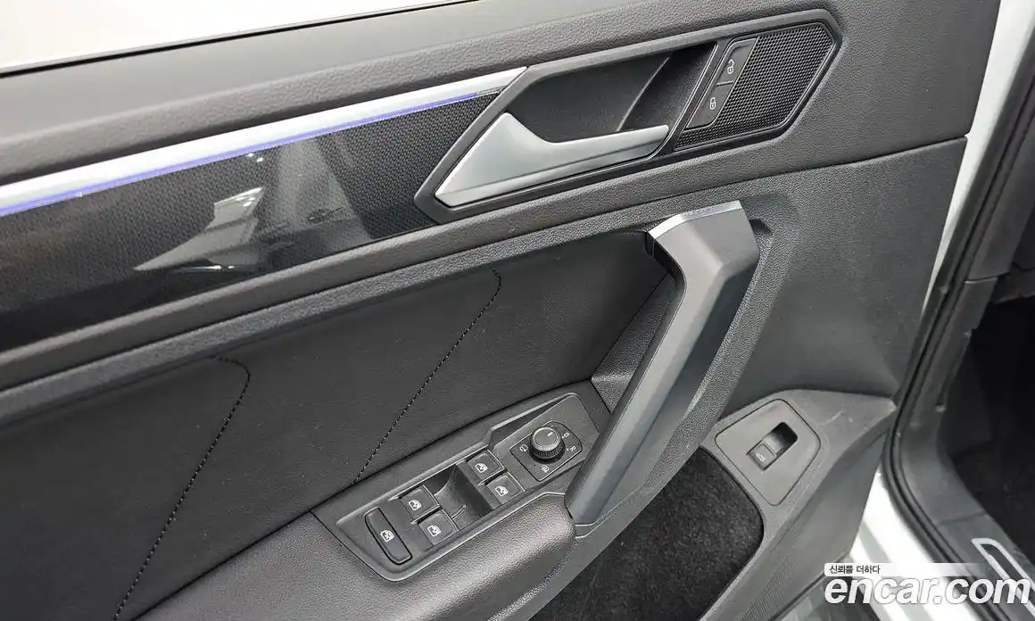 Volkswagen Tiguan 2023 2.0 гидро в Москве № 215074, фото 12