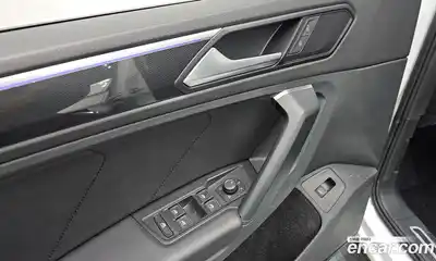 Volkswagen Tiguan 2023 2.0 гидро в Москве № 215074, миниатюра 12