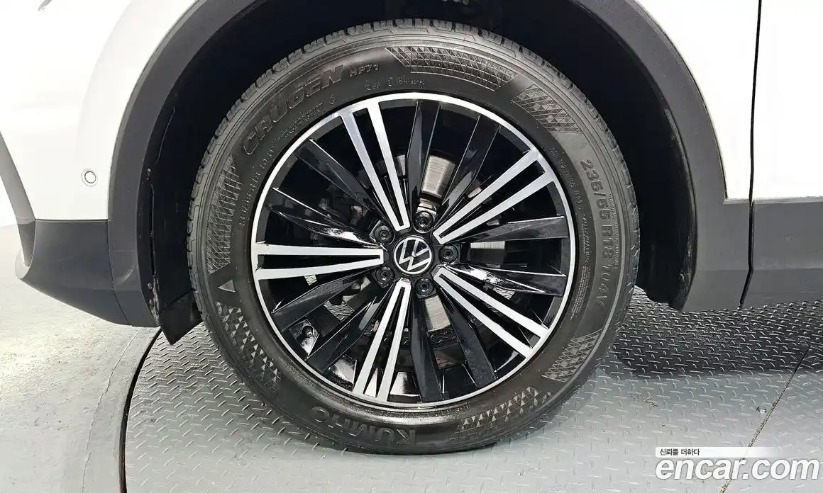 Volkswagen Tiguan 2023 2.0 гидро в Москве № 215074, фото 5