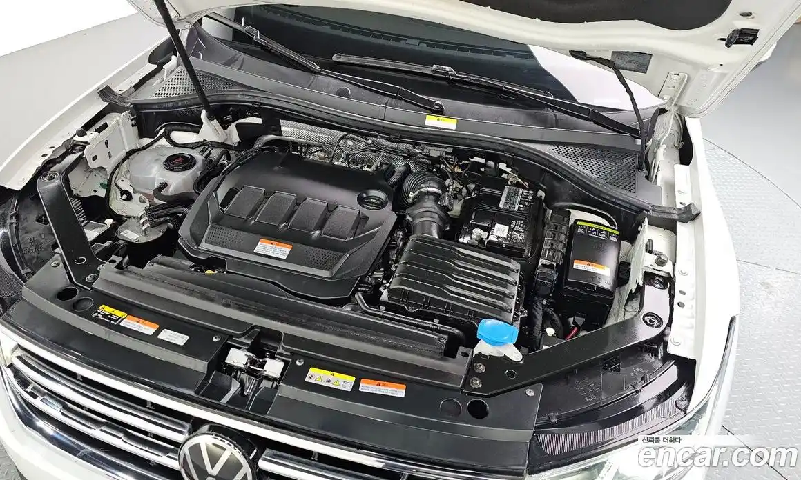 Volkswagen Tiguan 2023 2.0 гидро в Москве № 215074, фото 6