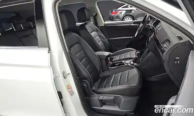 Volkswagen Tiguan 2023 2.0 гидро в Москве № 215074, миниатюра 10