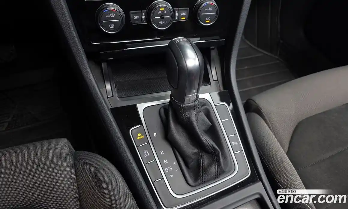 Volkswagen Golf 2015 2.0 гидро в Москве № 215140, фото 9