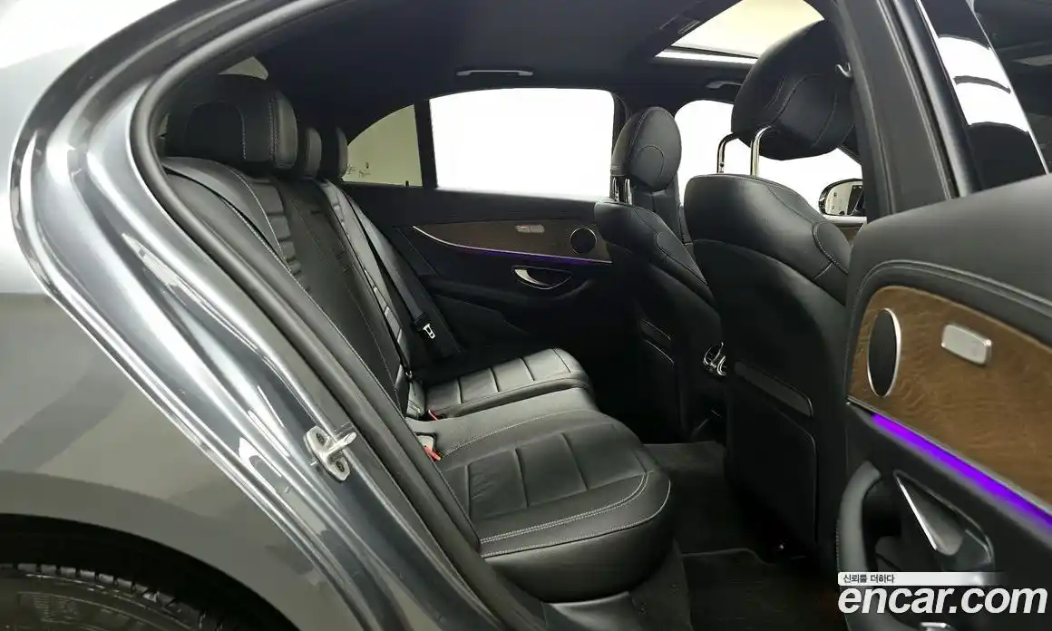 Mercedes-Benz E-Class 2022 2.0 гидро, фото 12