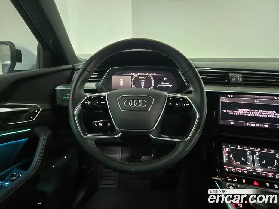 Audi Q8 e-tron 2024 0.3 гидро в Москве № 230291, фото 19