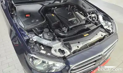 Mercedes-Benz E-Class 2022 2.0 гидро, миниатюра 6