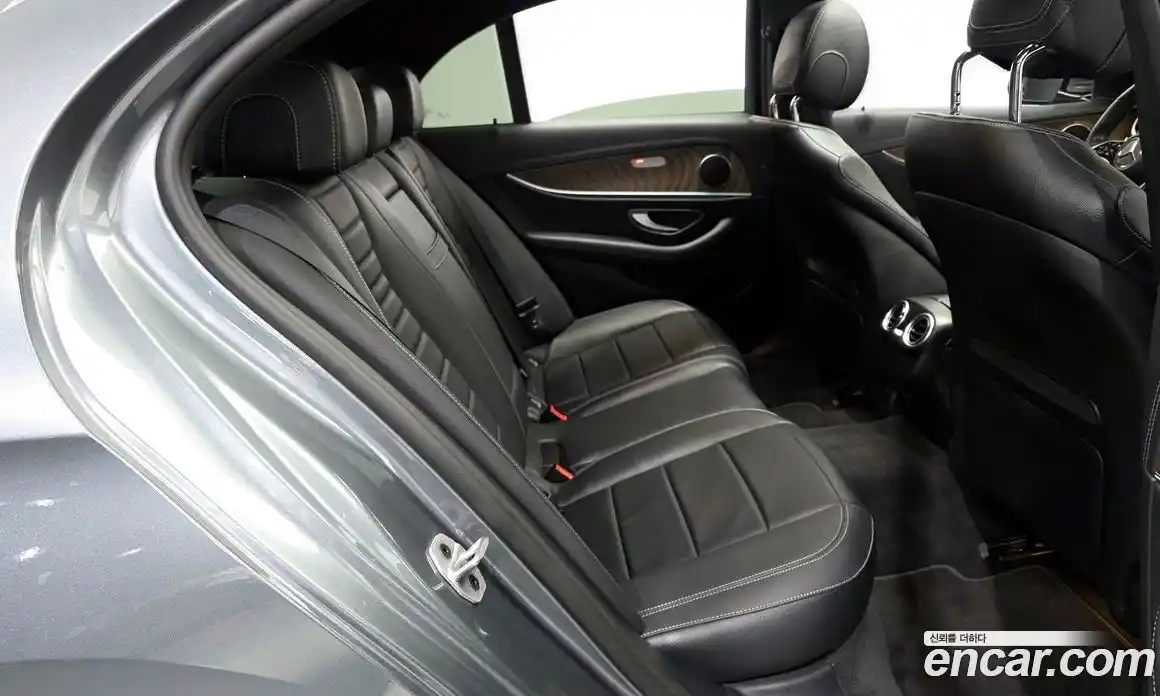 Mercedes-Benz E-Class 2022 2.0 гидро, фото 12