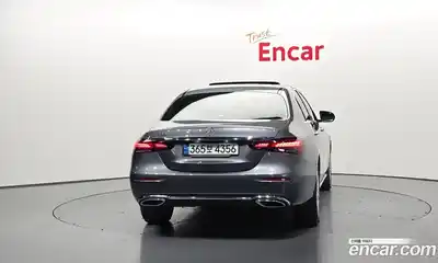 Mercedes-Benz E-Class 2022 2.0 гидро, миниатюра 4