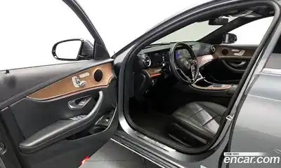 Mercedes-Benz E-Class 2022 2.0 гидро, миниатюра 10