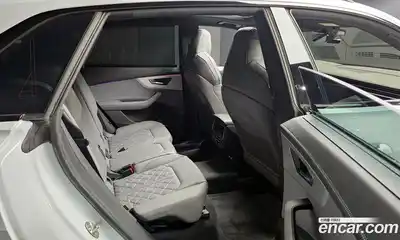 Audi Q8 2023 3.0 гидро в Москве № 325269, миниатюра 12