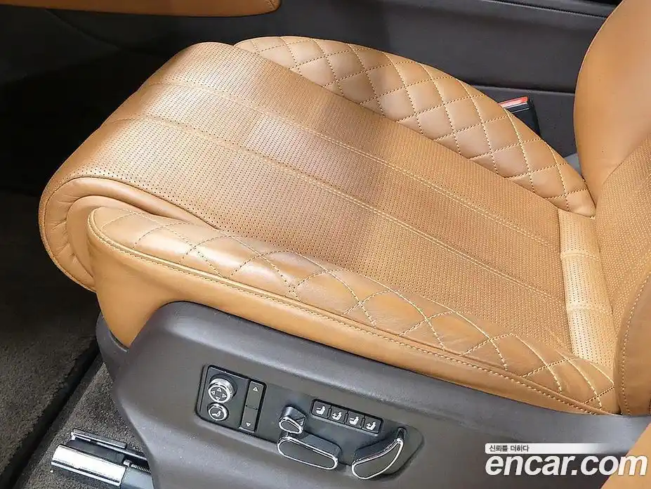 Bentley Bentayga 2017 6.0 гидро в Москве № 387180, фото 17