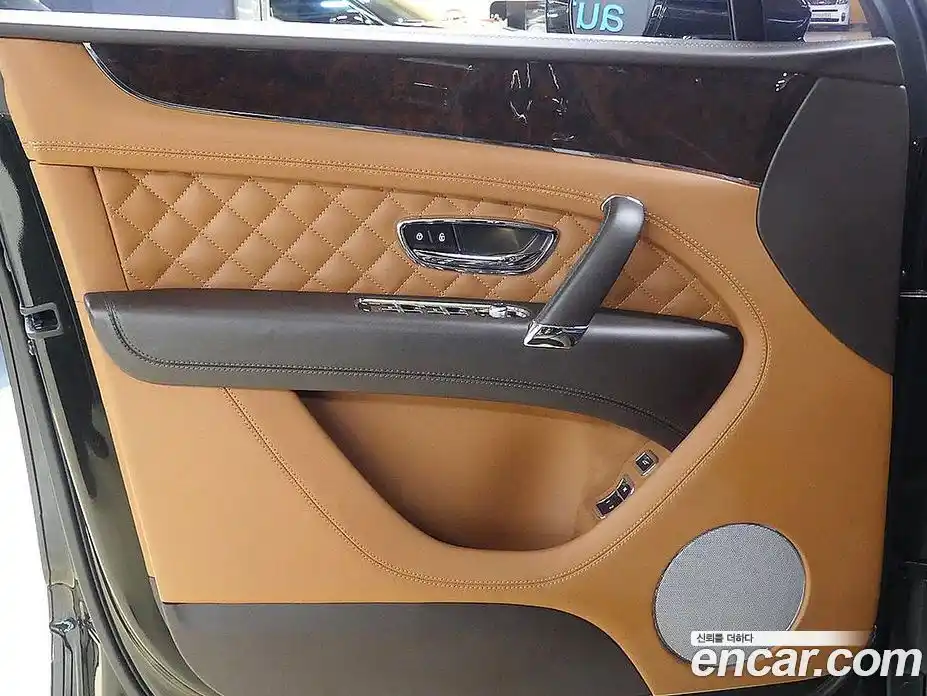 Bentley Bentayga 2017 6.0 гидро в Москве № 387180, фото 18