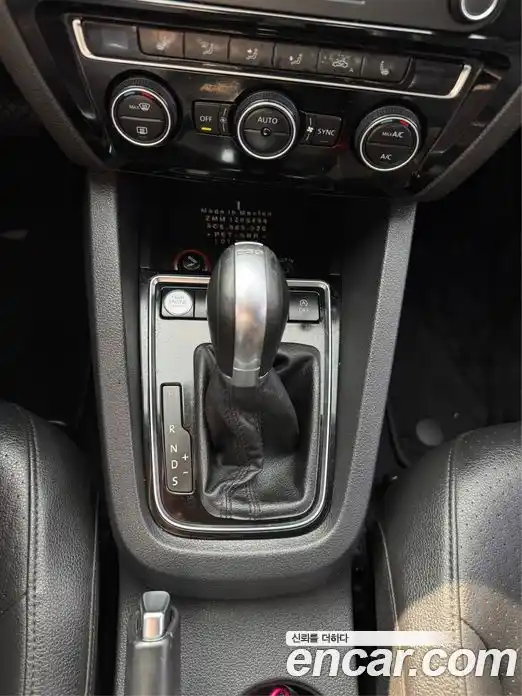 Volkswagen Jetta 2015 2.0 гидро в Москве № 472331, фото 12
