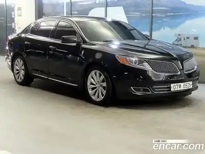 Lincoln MKS, 2015