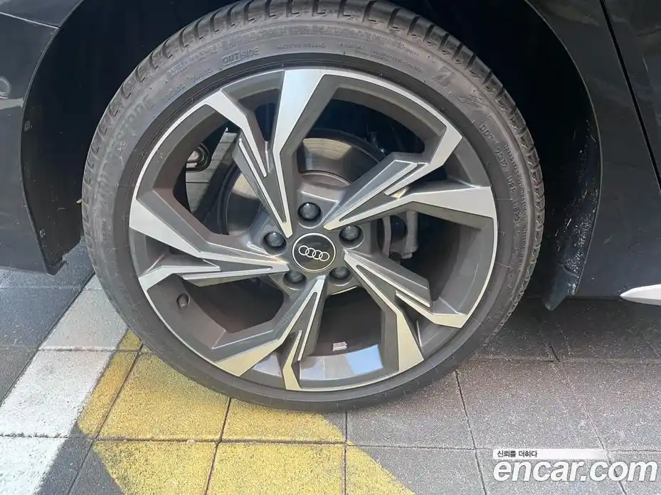 Audi A3 2023 2.0 гидро в Москве № 497196, фото 9