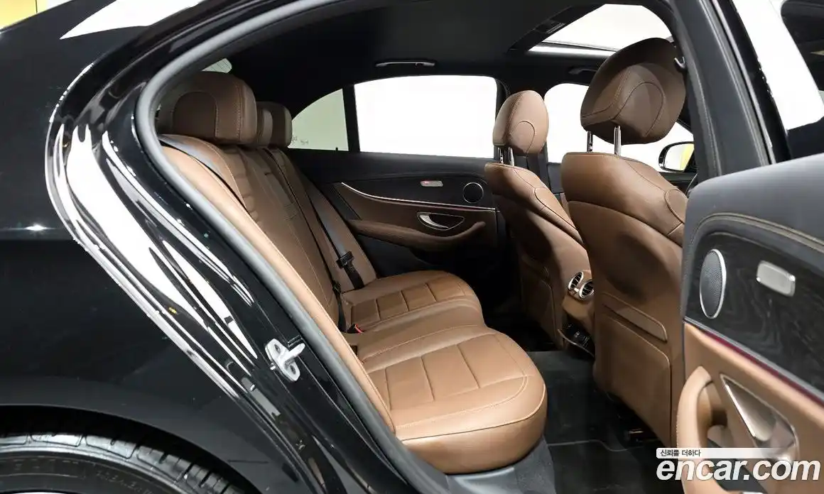 Mercedes-Benz E-Class 2022 2.0 гидро, фото 11