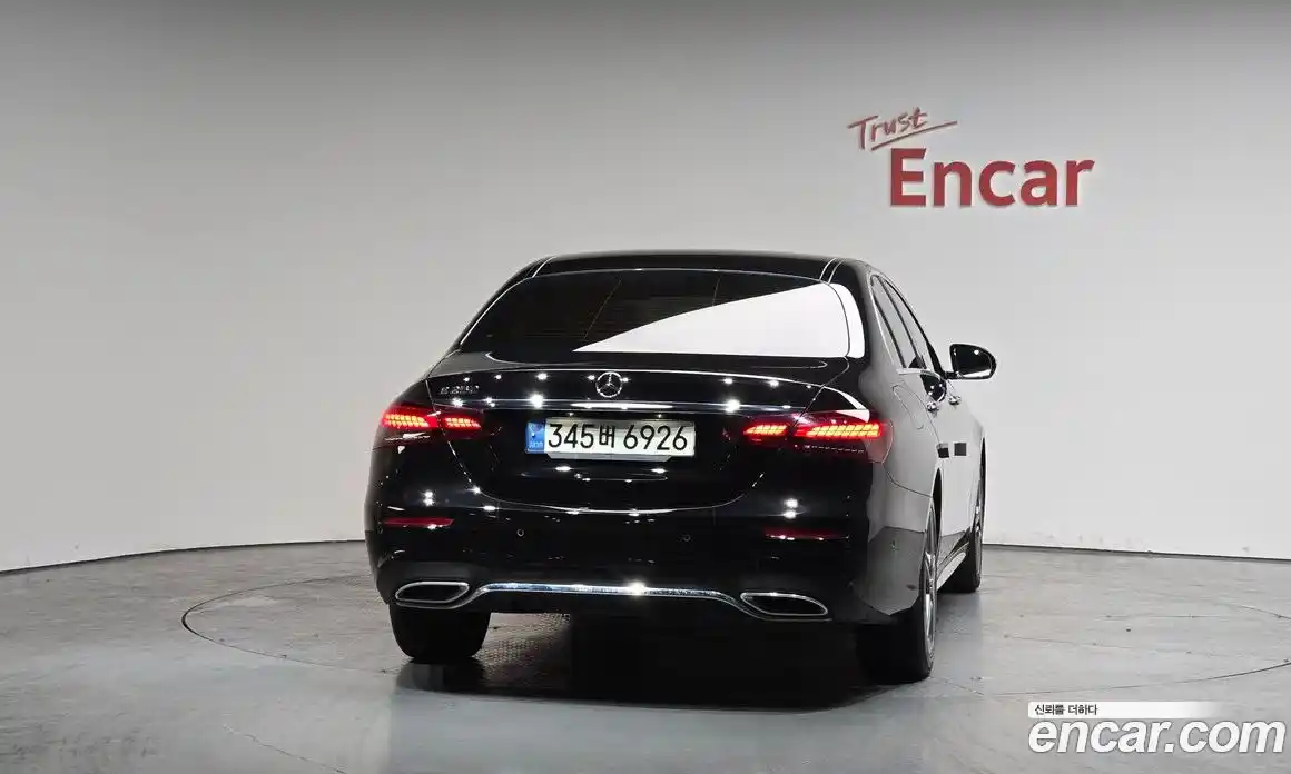 Mercedes-Benz E-Class 2022 2.0 гидро, фото 3