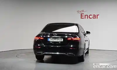 Mercedes-Benz E-Class 2022 2.0 гидро, миниатюра 3