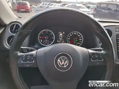 Volkswagen Tiguan 2015 2.0 гидро в Москве № 607667, миниатюра 12