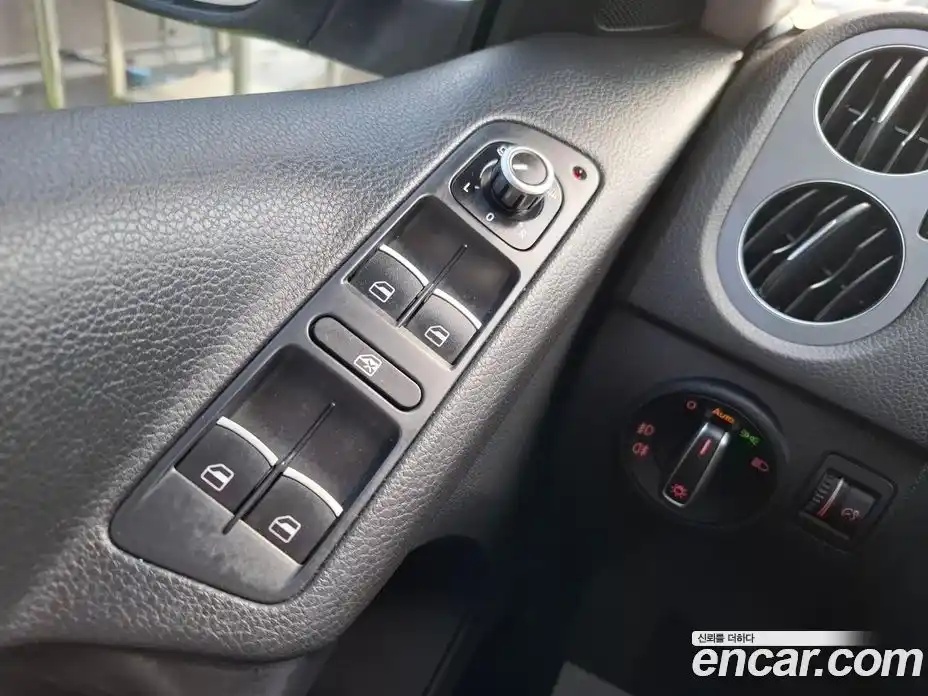 Volkswagen Tiguan 2015 2.0 гидро в Москве № 607667, фото 18