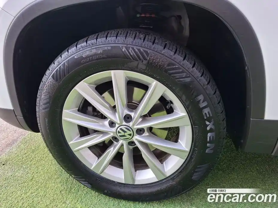 Volkswagen Tiguan 2015 2.0 гидро в Москве № 607667, фото 19