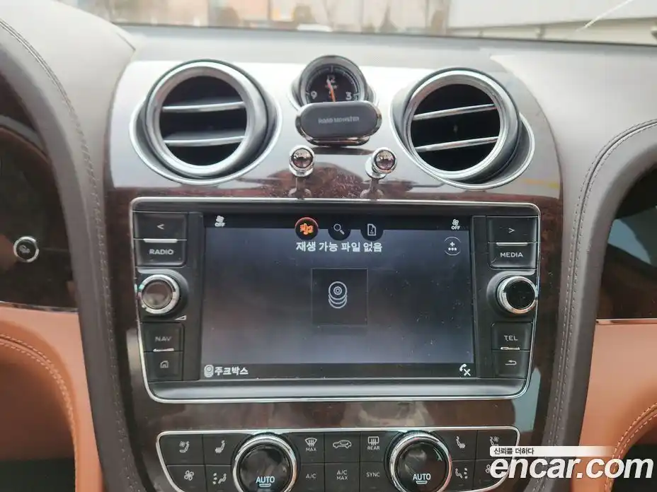 Bentley Bentayga 2017 6.0 гидро в Москве № 653258, фото 17