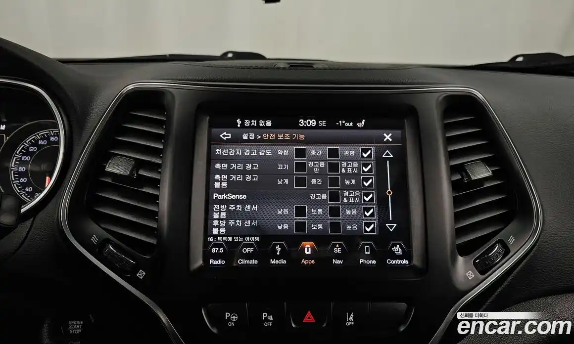 Jeep Cherokee 2018 2.4 гидро в Москве № 725286, фото 16