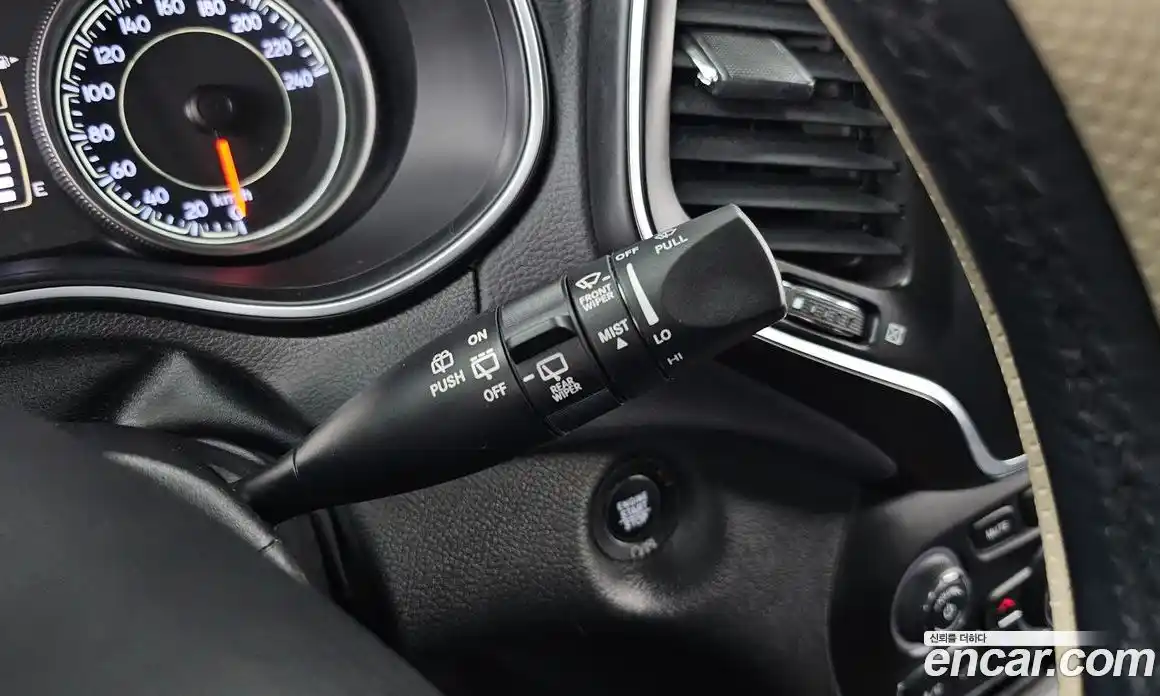 Jeep Cherokee 2018 2.4 гидро в Москве № 725286, фото 19